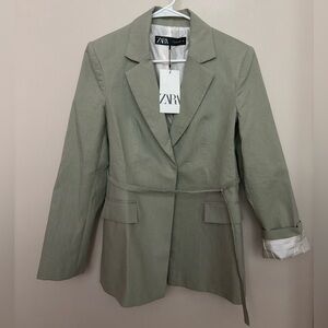 Never worn Zara blazer great condition!